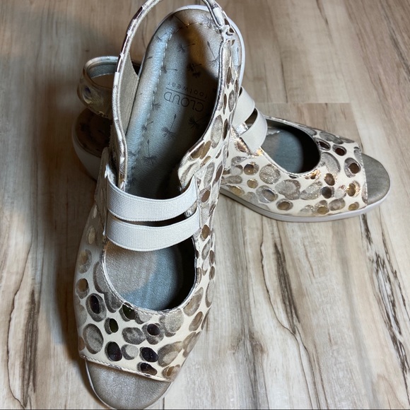 Cloud Footwear Neutral Beige Metallic Sandal. - Picture 8 of 10